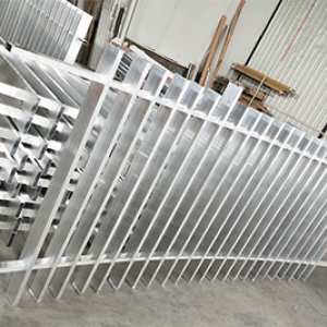 焊接鋁合金型材護(hù)欄 戶外圍欄定制